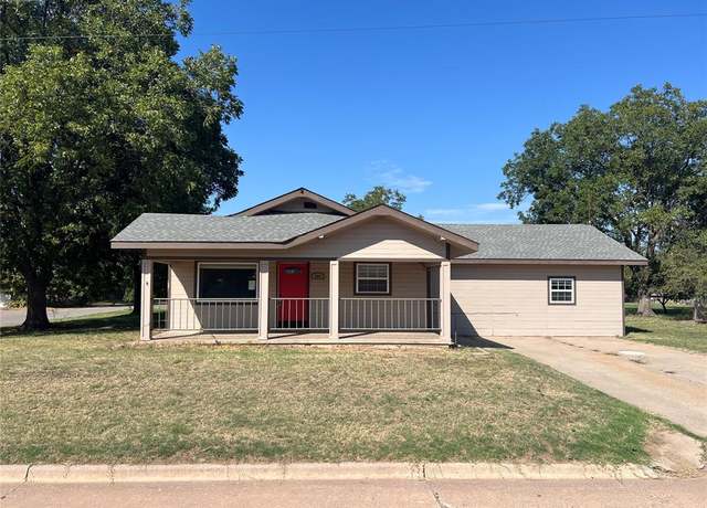 Property at 301 E Roger Miller Blvd, Erick, OK 73645, 3 beds, 2 baths