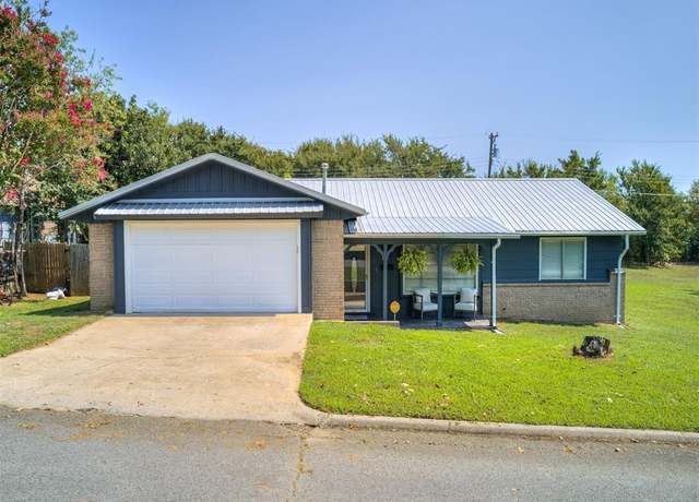 Property at 201 Lackey Dr, Eufaula, OK 74432, 3 beds, 1.5 baths