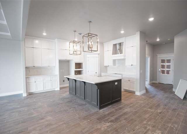 Property at 8120 NW 154th St, Edmond, OK 73013, 4 beds, 3 baths
