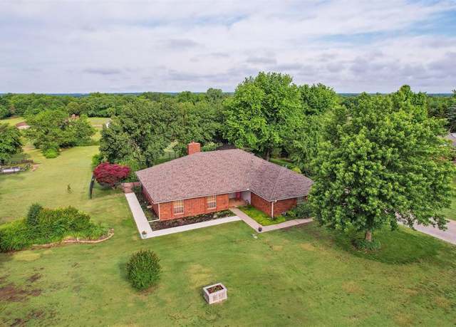 Property at 106 Dee Dee Dr, Shawnee, OK 74804, 3 beds, 2 baths