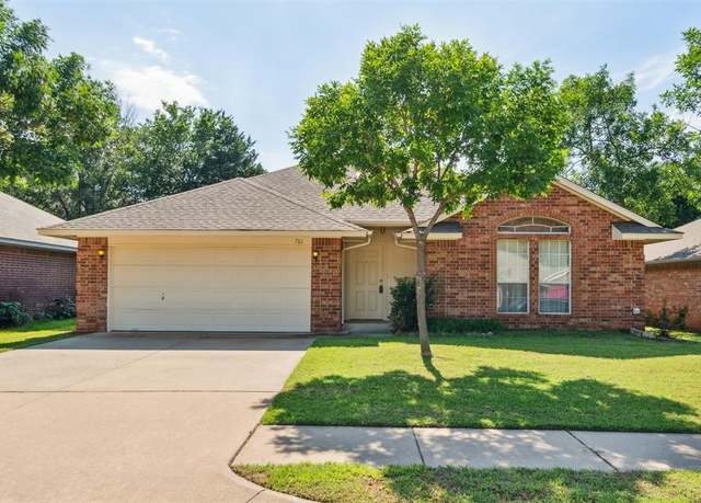 Property at 701 Rimrock Rd, Edmond, OK 73034, 3 beds, 2 baths