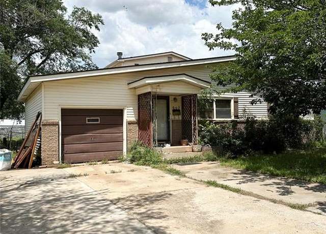Property at 517 W Bradford Ave, Altus, OK 73521, 4 beds, 3 baths