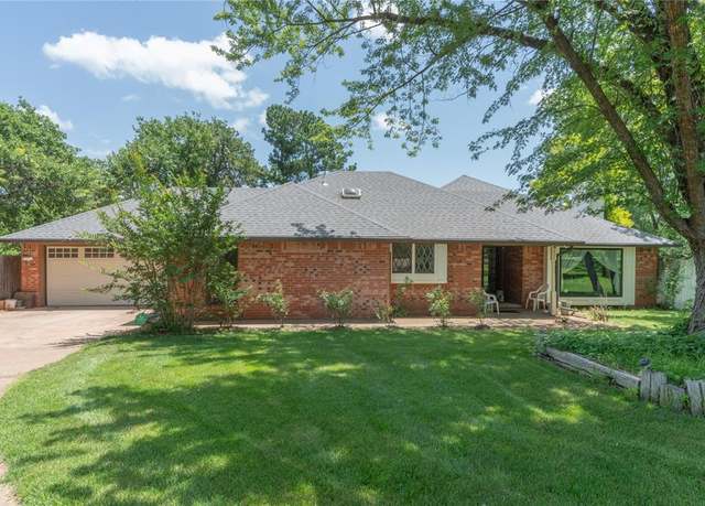 Property at 1404 Oak Dr, Edmond, OK 73034, 3 beds, 2 baths