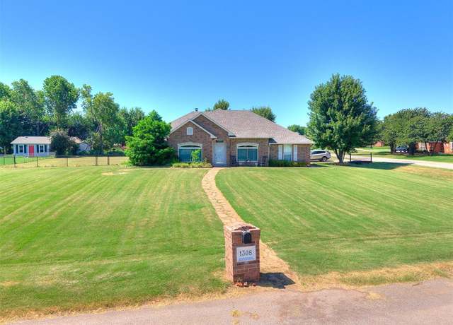 Property at 1308 Chipper Ln, Edmond, OK 73025, 4 beds, 2.5 baths