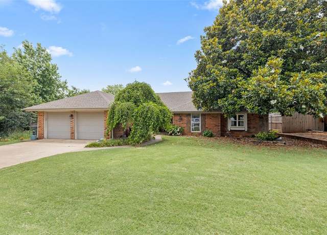 Property at 1816 Smoky Hollow Rd, Edmond, OK 73013, 4 beds, 2 baths