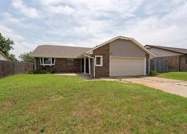 Property at 1616 SE 7th St, Moore, OK 73160, 3 beds, 2 baths
