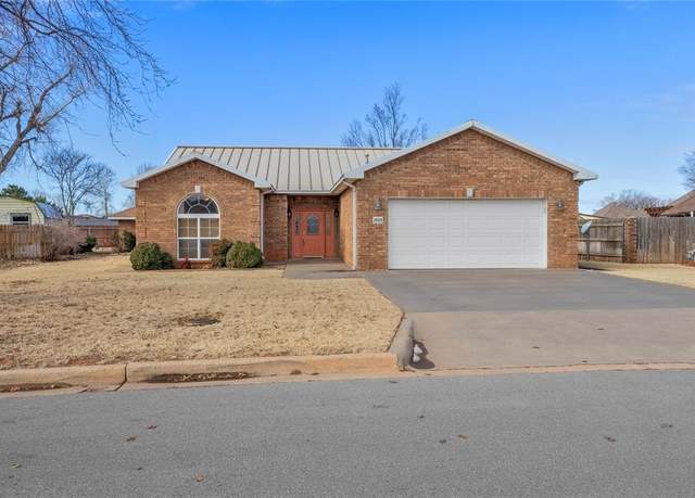 Property at 1825 Linwood St, Weatherford, OK 73096, 3 beds, 2 baths