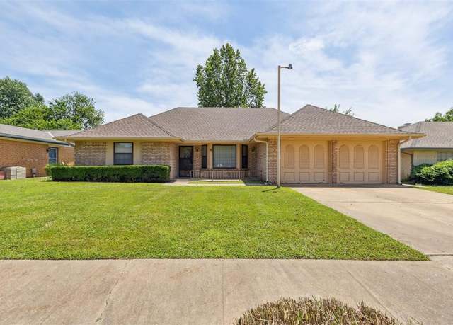 Property at 18 SW 97th St, Oklahoma City, OK 73139, 3 beds, 2 baths