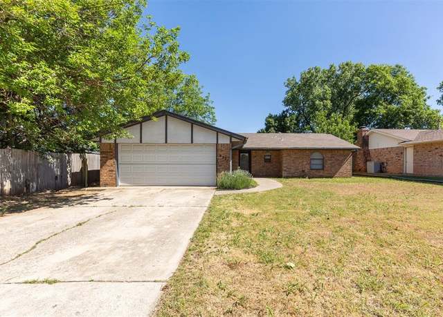 Property at 8521 Crestline Dr, Oklahoma City, OK 73132, 3 beds, 2 baths