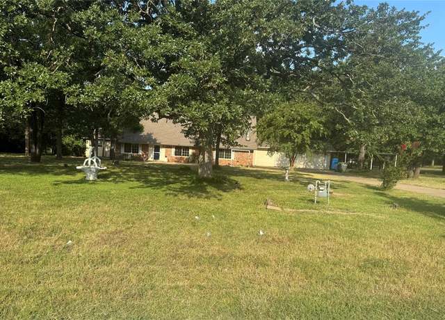Property at 2809 Dogwood Dr, Edmond, OK 73013, 4 beds, 2 baths