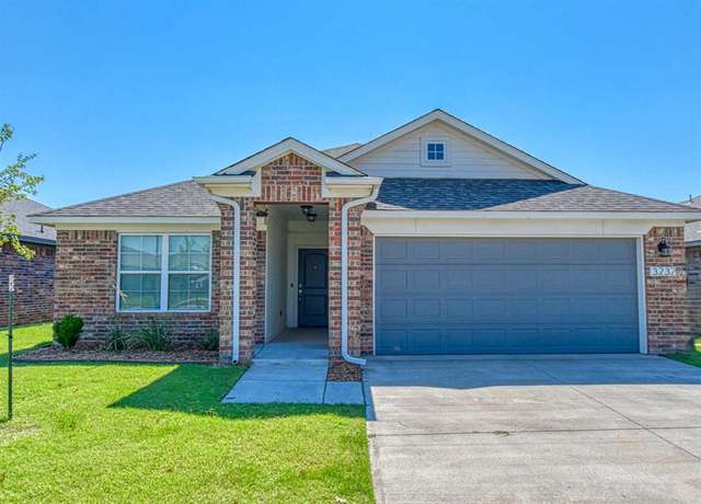 Property at 3232 Mount Nebo Dr, Yukon, OK 73099, 3 beds, 2 baths