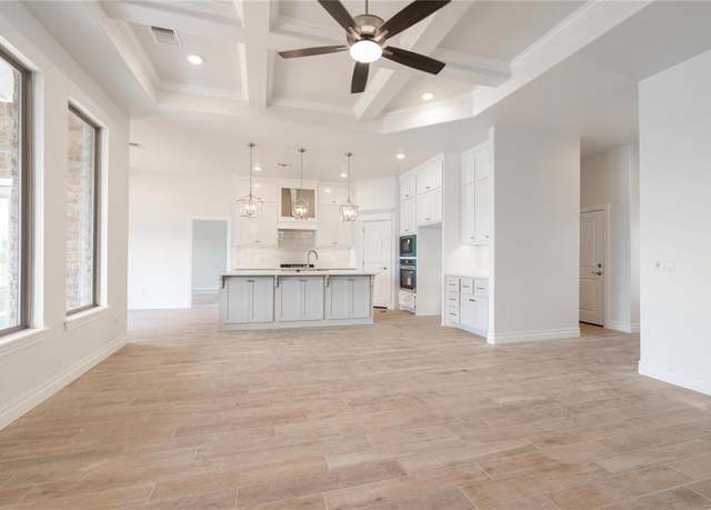 Property at 3933 Lynne Ave, Edmond, OK 73012, 4 beds, 2 baths