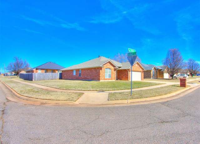 Property at 2701 SE 94th St, Moore, OK 73160, 3 beds, 2 baths