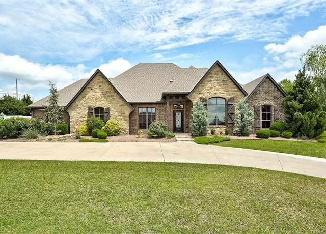 Property at 22090 White Pine Cir, Edmond, OK 73012, 3 beds, 2.5 baths