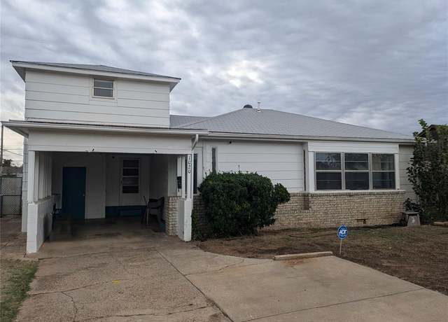 Property at 1020 E Walnut St, Altus, OK 73521, 3 beds, 2 baths