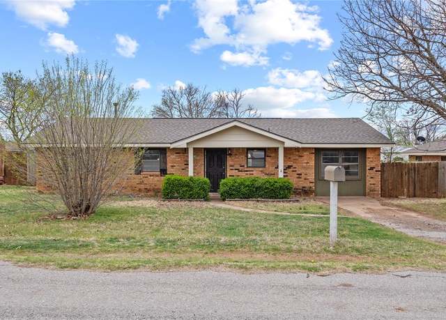 Property at 1316 D St, Arapaho, OK 73620, 3 beds, 2 baths