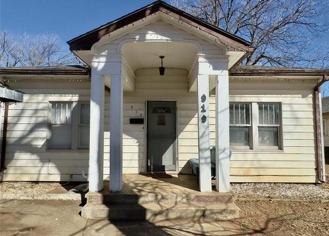 Property at 919 W 2nd St, Elk City, OK 73644, 3 beds, 1 bath