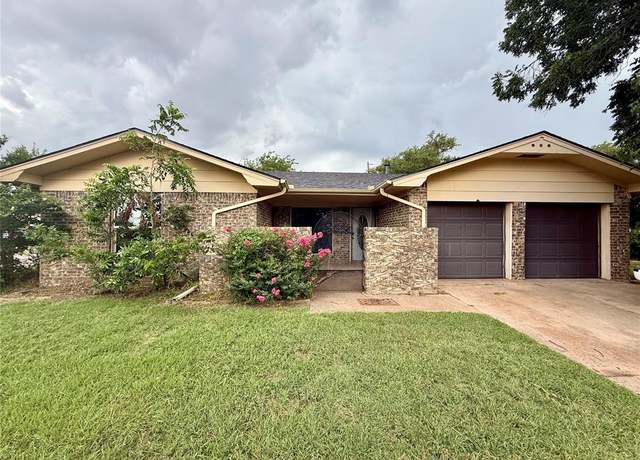 Property at 601 Sky Cir, Altus, OK 73521, 3 beds, 2 baths