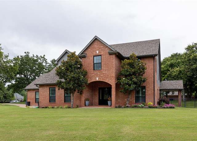 Property at 8012 NE 140th St, Edmond, OK 73013, 5 beds, 3.5 baths