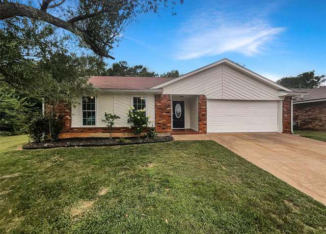 Property at 1409 S Avery Dr, Moore, OK 73160, 3 beds, 2 baths