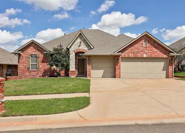 Property at 2641 SE 7th St, Moore, OK 73160, 3 beds, 2.5 baths