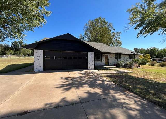 Property at 15 Liberty Ln, Elk City, OK 73644, 3 beds, 2 baths