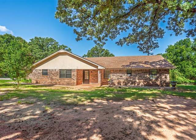 Property at 2140 Kimberlee Ct, Norman, OK 73026, 4 beds, 2 baths
