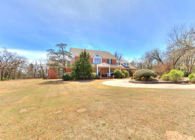 Property at 3012 E 44th St, Edmond, OK 73013, 4 beds, 3.5 baths