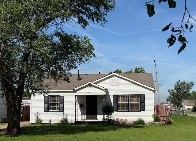 Property at 1229 N Benson St, Altus, OK 73521, 3 beds, 2 baths