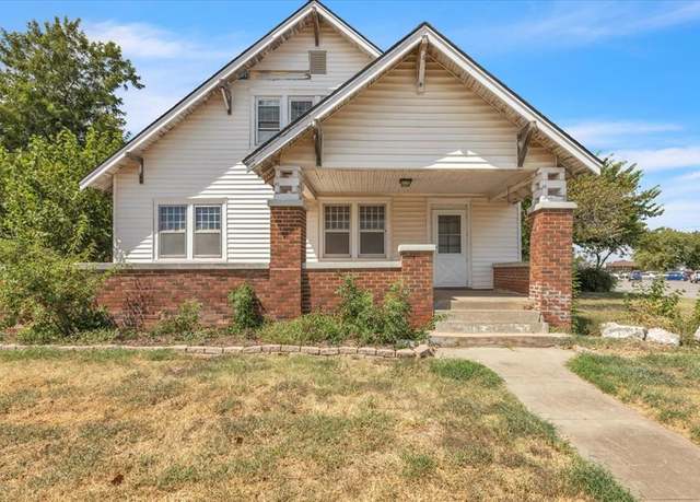 Property at 322 N Spencer St, Hinton, OK 73047, 5 beds, 2 baths