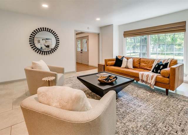 Property at 1901 Whipporwill Ct, Edmond, OK 73013, 4 beds, 2.5 baths