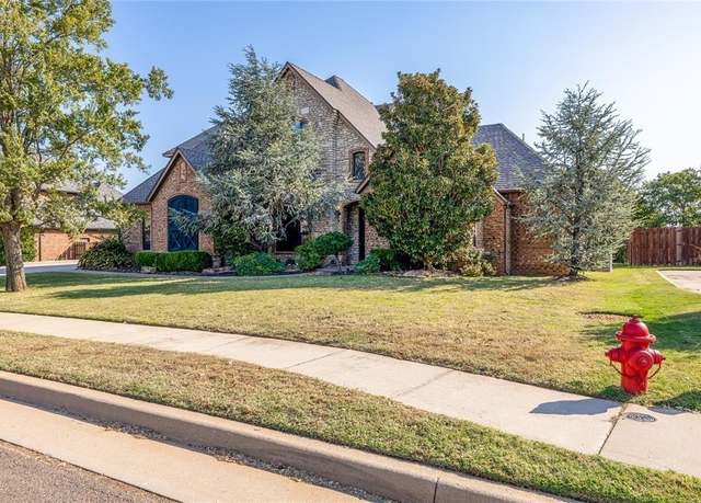 Property at 3016 Balmoral Dr, Edmond, OK 73034, 4 beds, 4.5 baths