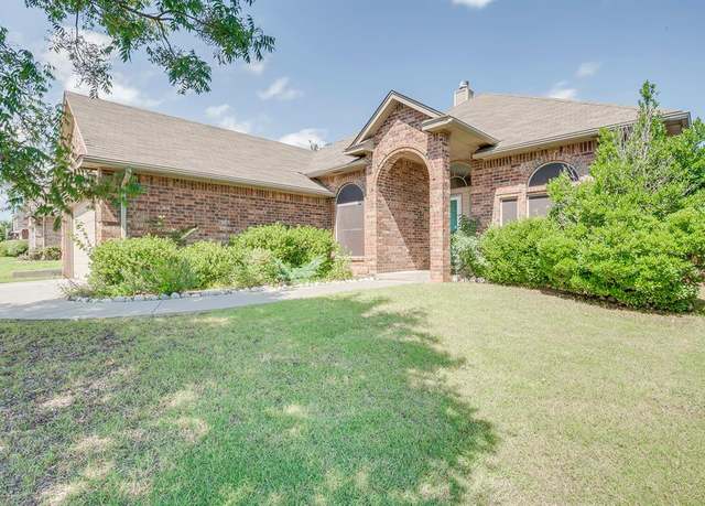 Property at 832 Elm Creek Dr, Moore, OK 73160, 3 beds, 2 baths