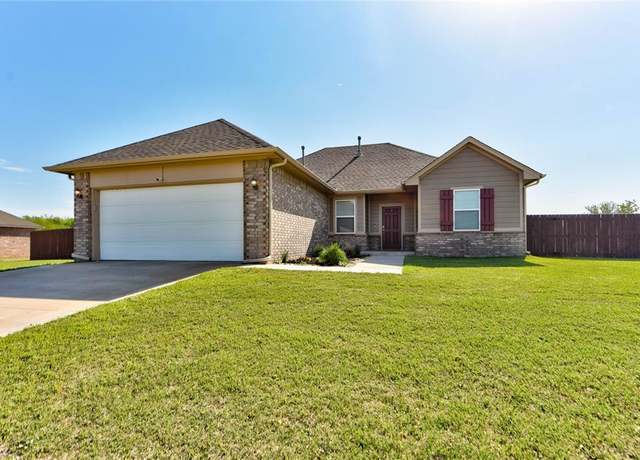Property at 13000 Huntington Dr, Edmond, OK 73025, 3 beds, 2 baths