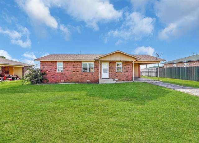 Property at 908 S Oak Ave, Erick, OK 73645, 3 beds, 1 bath