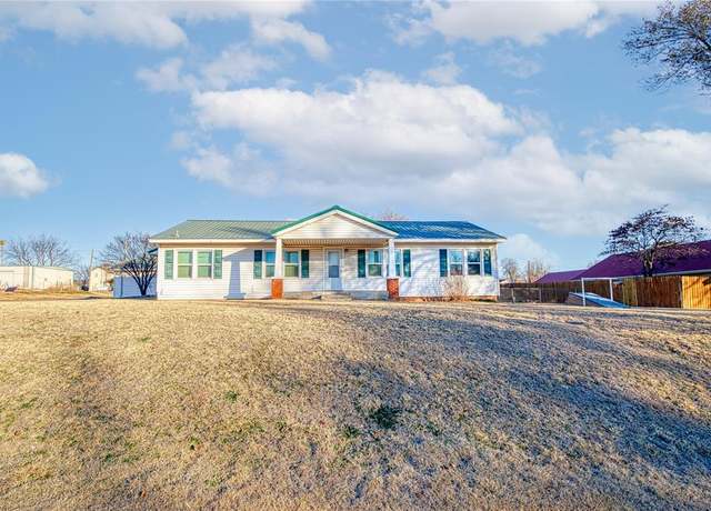 Property at 323 S Phillips Ave, Leedey, OK 73654, 3 beds, 1.5 baths