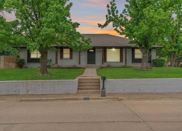 Property at 1213 Pine Oak Dr, Edmond, OK 73034, 4 beds, 3 baths