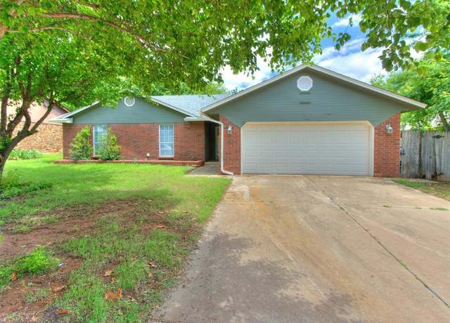 Property at 8 S Lockeport Dr, Edmond, OK 73003, 3 beds, 2 baths