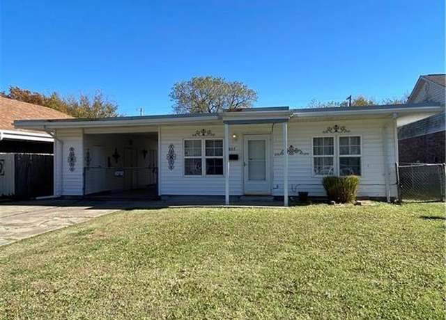 Property at 805 N Pennsylvania Ave, Shawnee, OK 74801, 2 beds, 1 bath