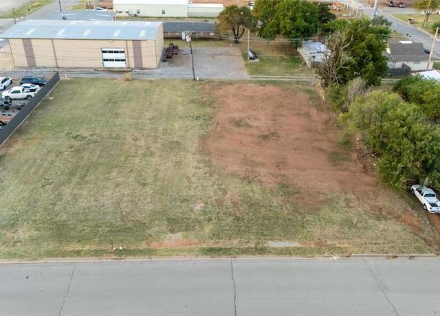 Property at 318 W Rainey Ave, Weatherford, OK 73096