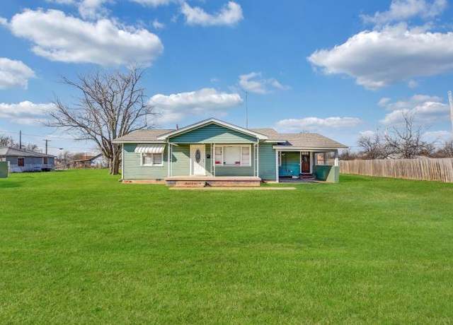 Property at 911 S 13th St, Frederick, OK 73542, 2 beds, 1 bath