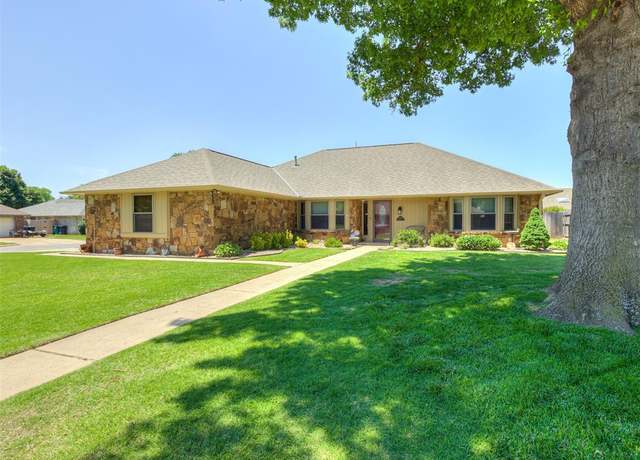 Property at 8201 Canna Ln, Oklahoma City, OK 73132, 3 beds, 2 baths