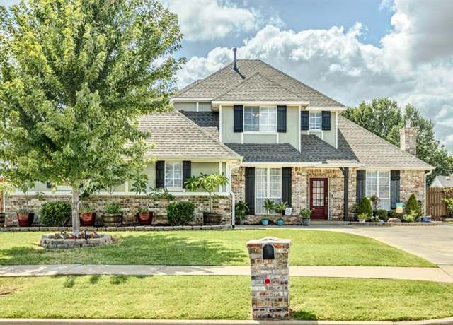 Property at 17001 Gladstone Ln, Edmond, OK 73012, 4 beds, 2.5 baths