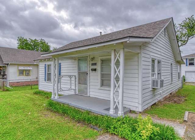 Property at 810 E Main St, Norman, OK 73071, 3 beds, 2 baths