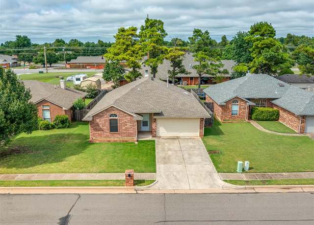 Property at 1224 Capitol Dr, Edmond, OK 73003, 3 beds, 2 baths