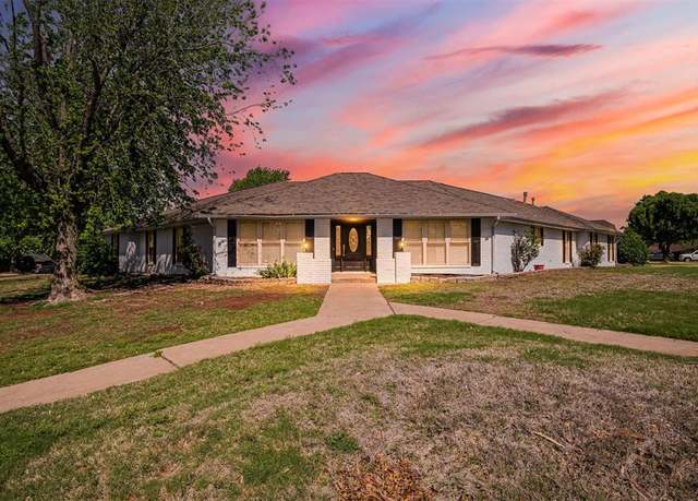 Property at 2401 Chisholm Trail Blvd, Edmond, OK 73012, 4 beds, 3 baths
