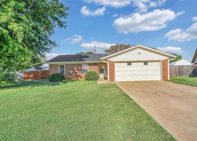 Property at 1700 Harding, Altus, OK 73521, 3 beds, 1.5 baths