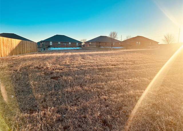 Property at 56 Mulberry St, Clinton, OK 73601