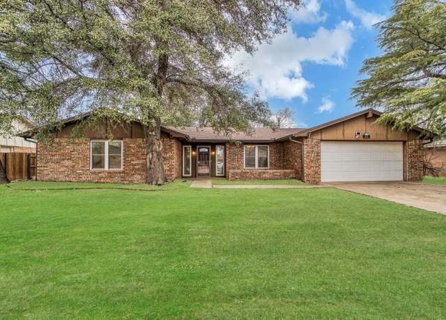 Property at 613 Cambridge Dr, Altus, OK 73521, 3 beds, 2 baths