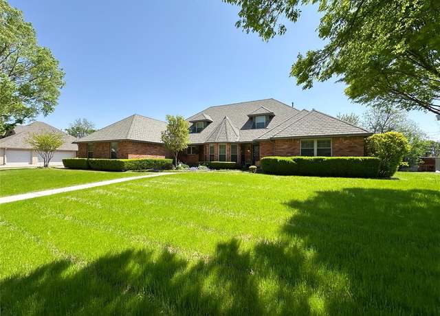 Property at 304 Buena Vista St, Altus, OK 73521, 4 beds, 3.5 baths